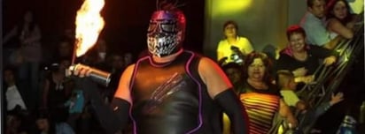 Teelo quiere ser el primer luchador en subir al ring con una prótesis de pierna