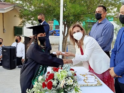 Escuelas son escenario de graduaciones