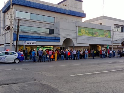 Fronterenses toman instalaciones de SIMAS