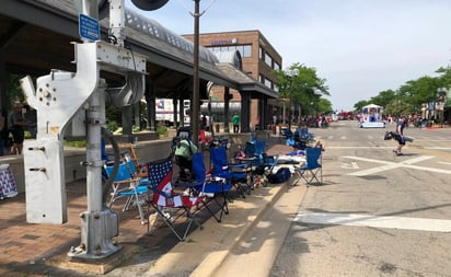 Mueren al menos 5 por tiroteo durante desfile del 4 de julio en Chicago