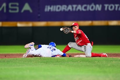 Diablos Rojos del México superan a los Acereros 8-6