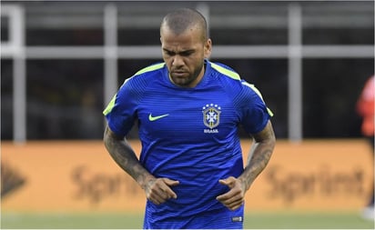 Lanza Pumas oferta a Dani Alves