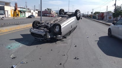 Choque volcadura en la colonia Chinameca deja un lesionado