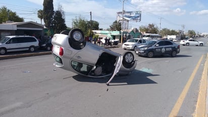 Un hombre lesionado deja choque volcadura 