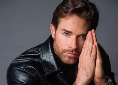 Sebastián Rulli festeja su cumpleaños como Dios lo trajo al mundo