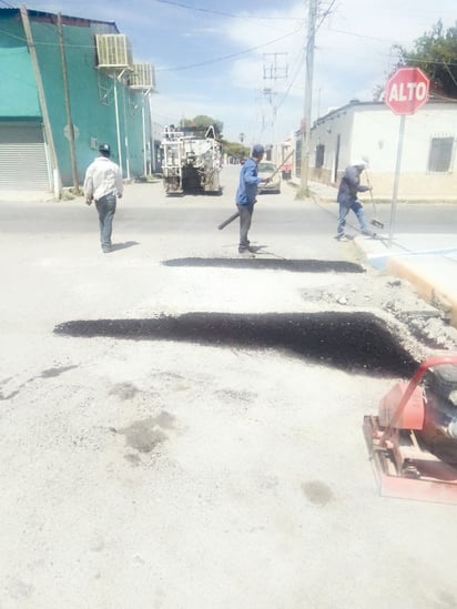 En Ciénegas bachean las calles, buscan mejorar la imágen y evitar accidentes