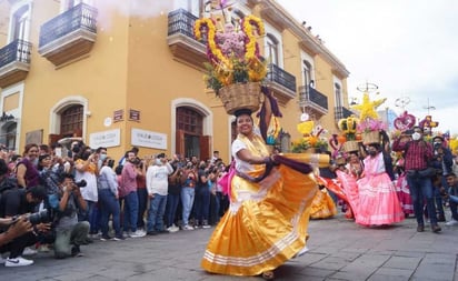 Derrochan alegría por convite de la Guelaguetza