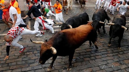 Tres heridos en multitudinario encierro de San Fermín