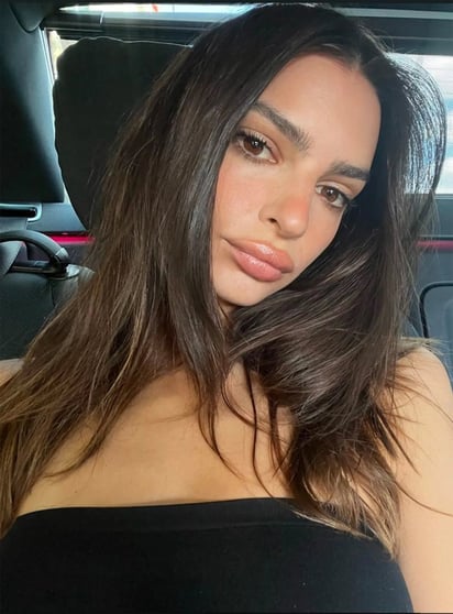 Emily Ratajkowski sabe cómo recrear el efecto viral Gym Lips