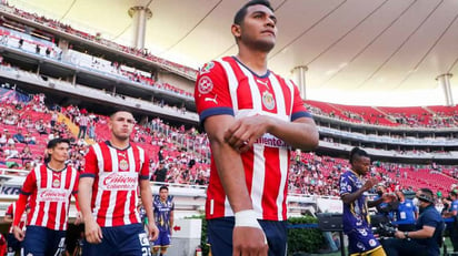 Interrumpen el Chivas vs San Luis por grito discriminatorio