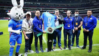 Jaime Ordiales es abucheado en ceremonia por 95 aniversario de Cruz Azul