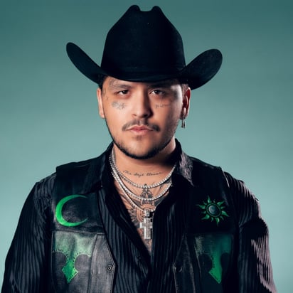 Christian Nodal cumple promesa a maestro