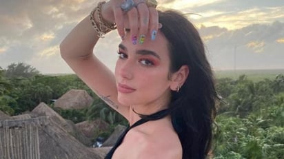 Dua Lipa presume bikini de crochet y derrocha toda su belleza