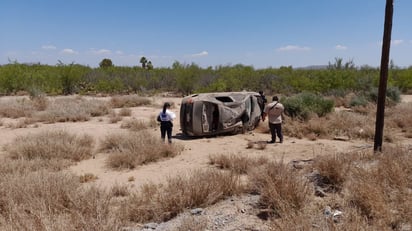 Conductor vuelca en la carretera 30 y huye 