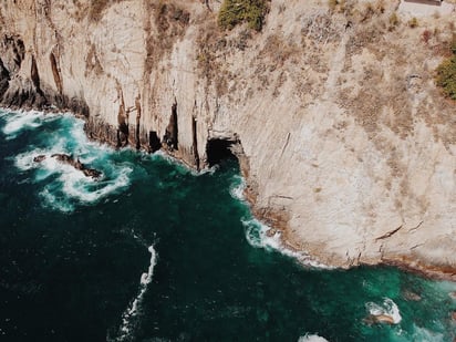 Buscan a turista que cayó de embarcación en bahía de Mazatlán