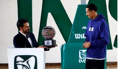 Juan Toscano, campeón de NBA, inaugura clínica de Basquetbol de IMSS