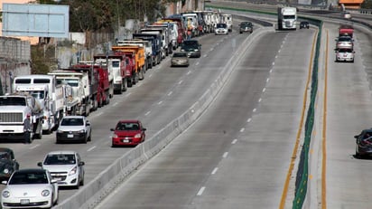 Registran balacera entre policías y sujetos armados en la carretera México-Cuernavaca