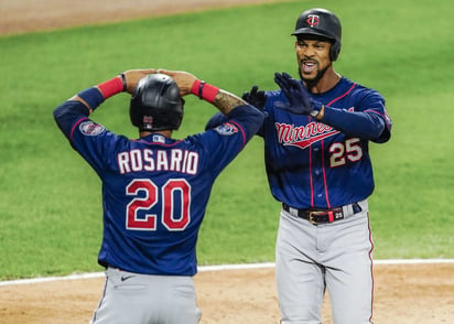 Puertorriqueño Berrios muestra calidad de su brazo y Azulejos superan a Filis