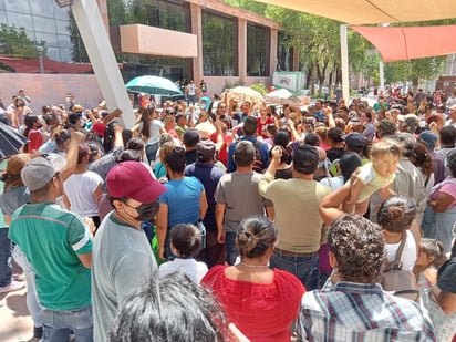 Más de mil personas se manifestaron en la Presidencia Municipal para exigir servicios 