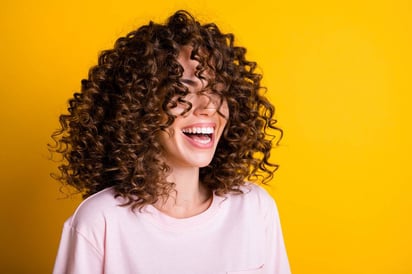 El cabello rizado y sus estilos en este verano