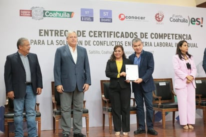 MARS entrega certificaciones