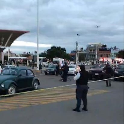 Balean a 3 policías municipales afuera de un súper en Guadalupe, Zacatecas; hay un agresor muerto