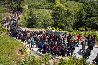 Entierran en Guatemala a migrante de 13 años fallecido en tragedia de Texas