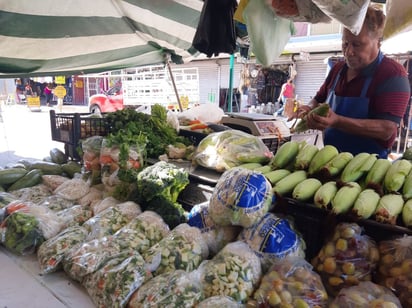 Vendedores ambulantes de frutas y verduras afectados por sequía