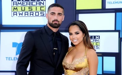 Becky G narra la divertida reacción de su abuelita cuando conoció a su 'novio mayor'