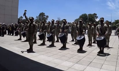 Rinden homenaje a marinos caídos en desplome de helicóptero