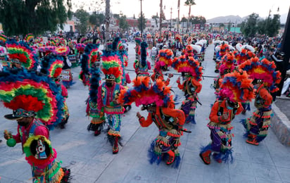 Con desfile, inician festejos en Saltillo