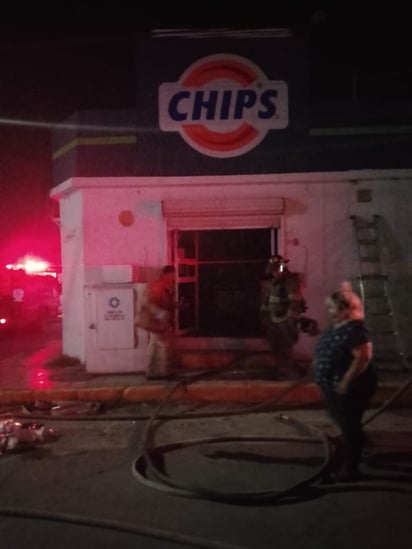 Roban y queman tienda Chips de la colonia Otilio Montaño de Monclova