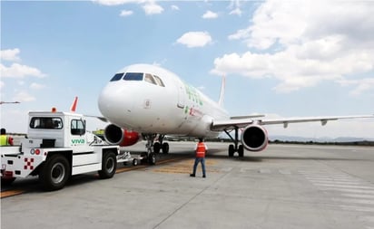 ras sufrir crisis nerviosa, pasajero de Viva Aerobus se infligió heridas