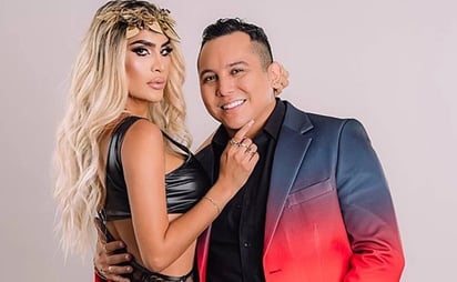 Edwin Luna causa revuelo al aparecer junto a una modelo trans