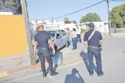 Conductor choca casa y poste en la Guadalupe