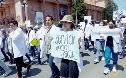 Médicos pasantes marchan por su vida y su seguridad