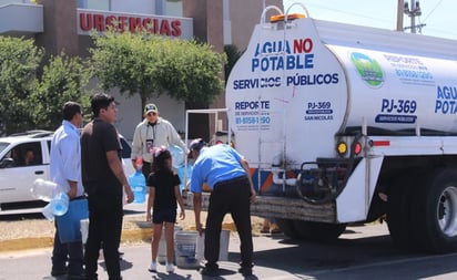 Se rompe récord en reparto de agua con pipas en Monterrey