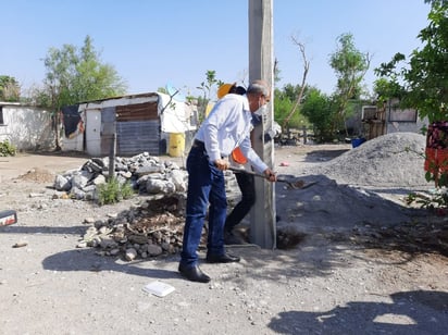 Municipio realiza instalación de red eléctrica en la Colonia 21 de Marzo