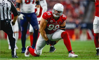 Jugador de NFL se ofrece a pagar funeral de abuelo de un aficionado