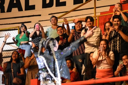 María José sorprende y se entrega al público en la plaza de toros 