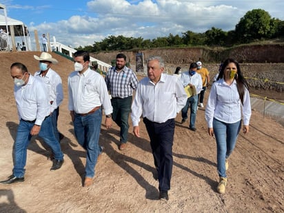 AMLO supervisa la obra Canal Centenario en Nayarit