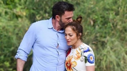 Ben Affleck disfruta de su Luna de miel con JLo... ¿durmiendo?