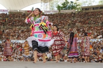 Reaparece Cienfuegos en festejos de la Guelaguetza