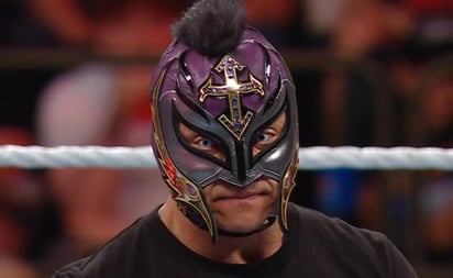 Rey Mysterio celebra 20 años en la WWE con emotivo discurso que lo puso al borde del llanto