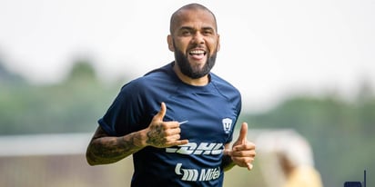 Dani Alves marca territorio como el líder de la manada de los Pumas UNAM