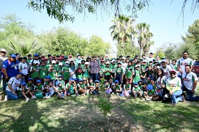 Convive primera dama con Niños del Curso de Verano