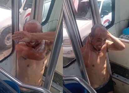 VIDEO: Captan a chofer bañándose dentro de su micro en Naucalpan