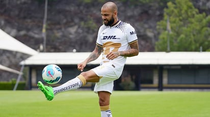 Los Pumas de Dani Alves reciben al líder Monterrey en esperado duelo