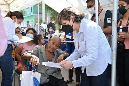 DIF Monclova brinda apoyo a adulto mayor 