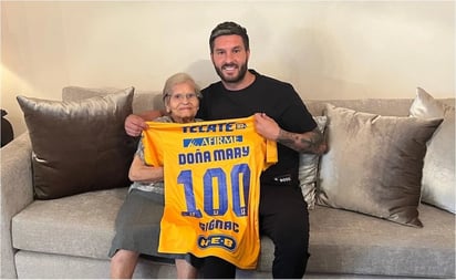 André-Pierre Gignac cumplió sueño de abuelita aficionada de Tigres